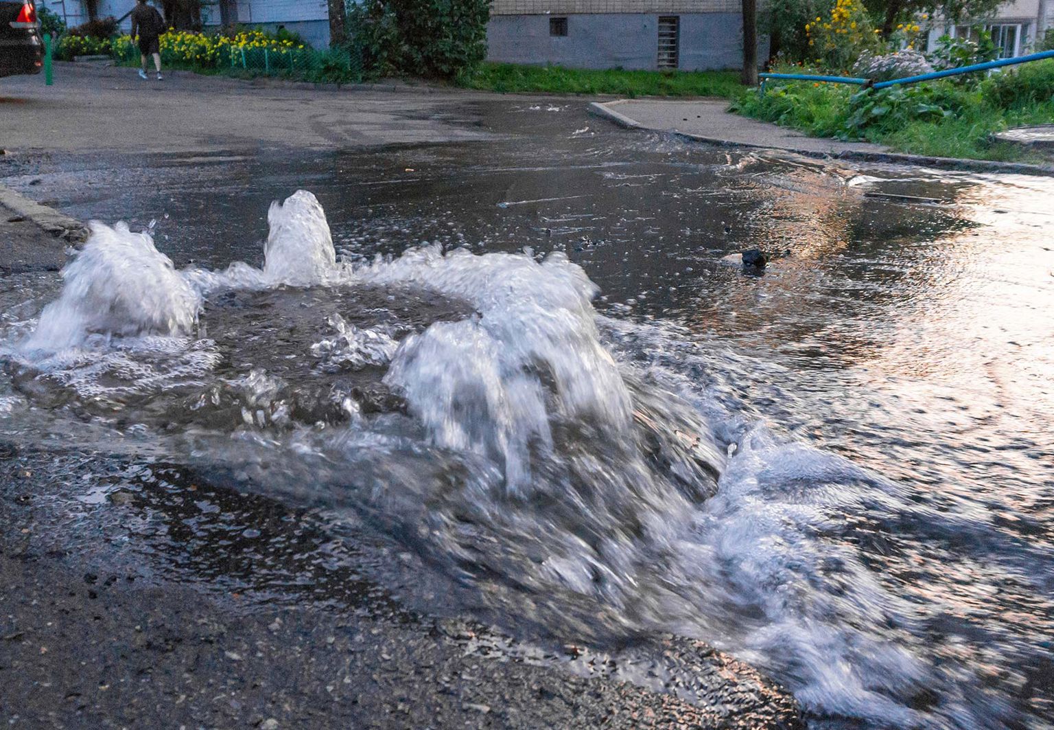 översvämning i en gatubrunn