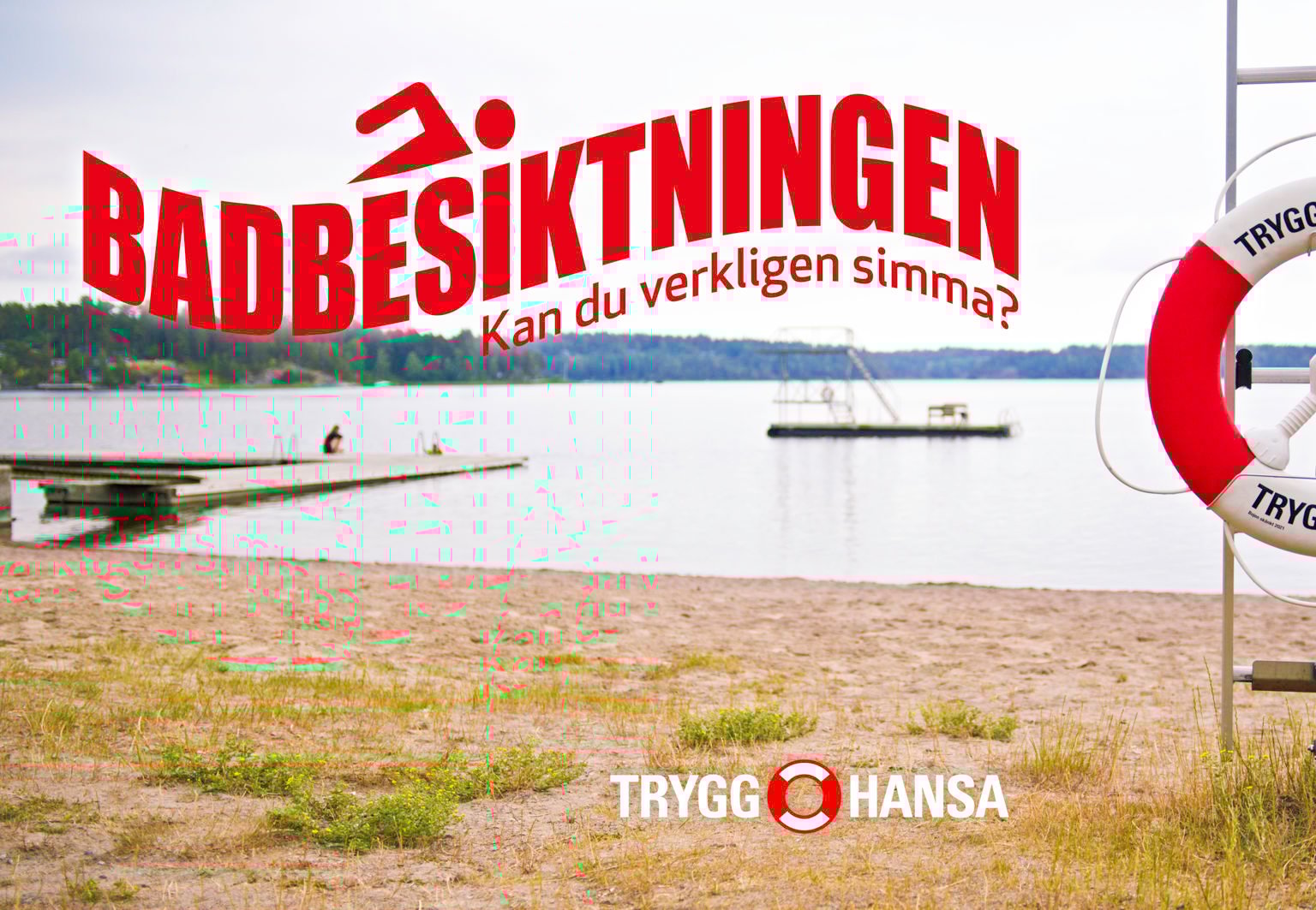 strand med en livboj och texten badbesiktningen - kan du verkligen simma?