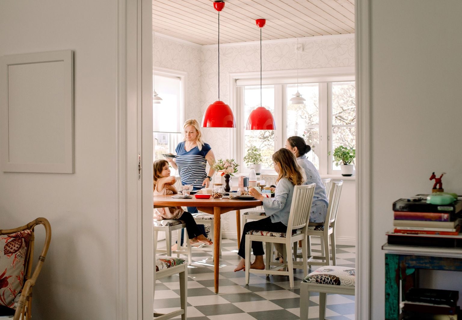 familj vid matbord