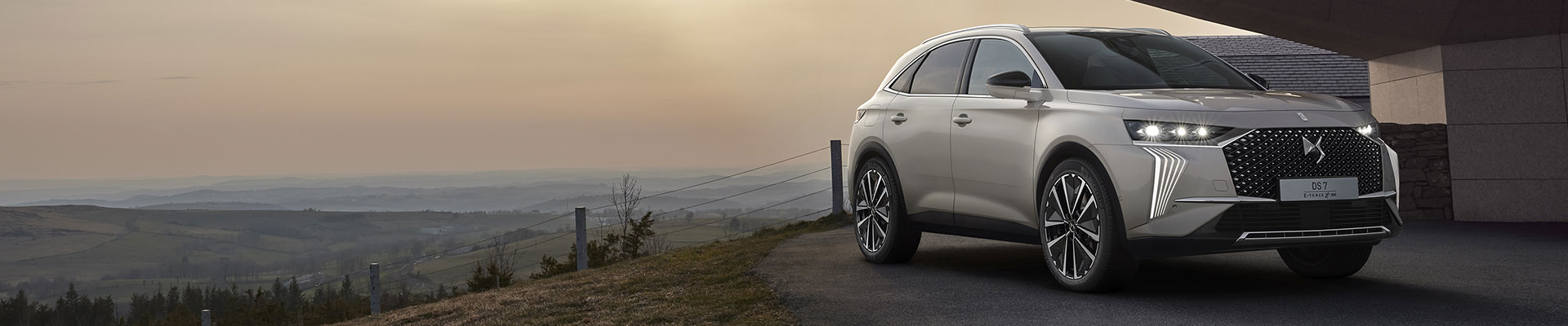 bil ds parkerad vid vacker utsikt