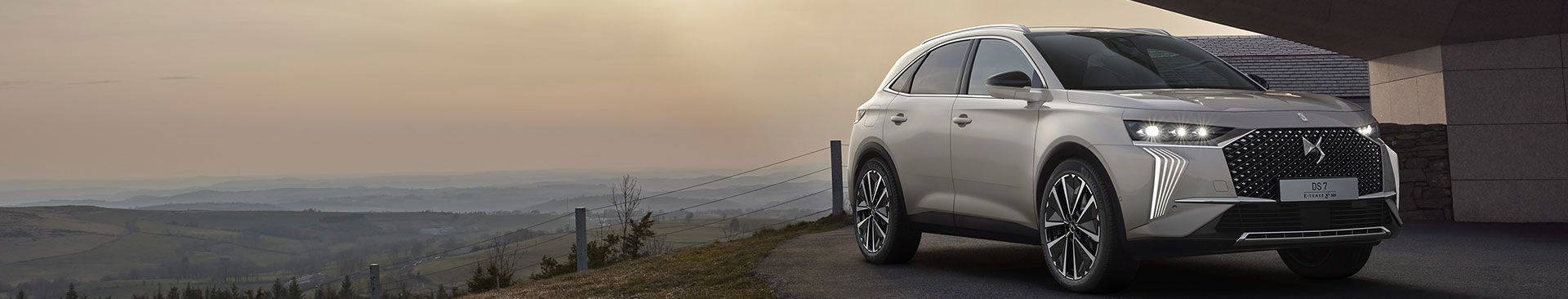 bil ds parkerad vid vacker utsikt