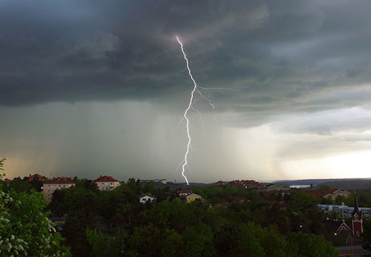åskoväder och blixtnedslag i sverige