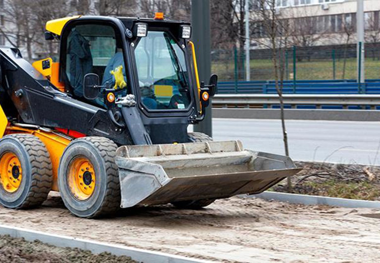 bobcat fordon på en arbetsplats