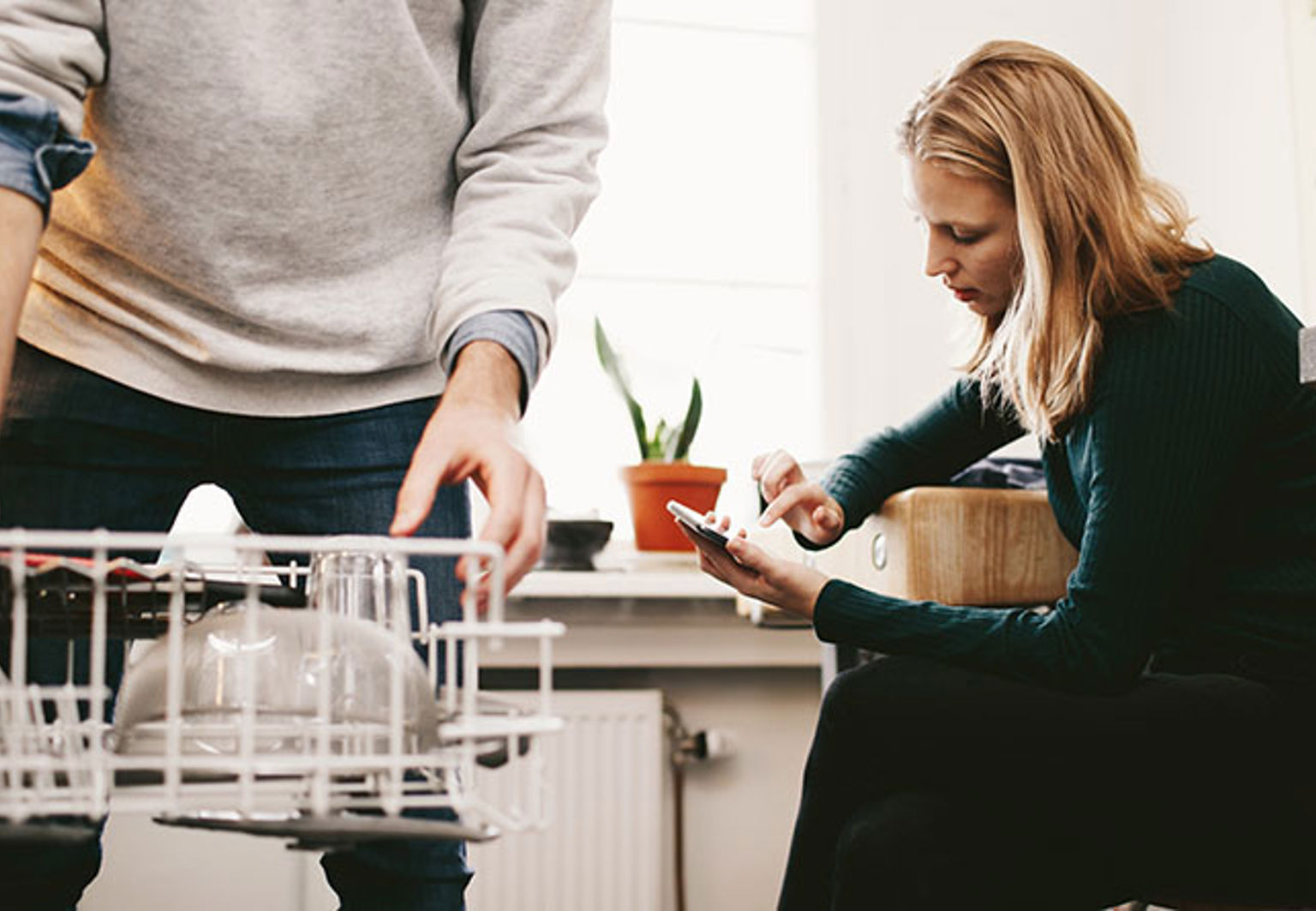 man plockar ur diskmaskinen