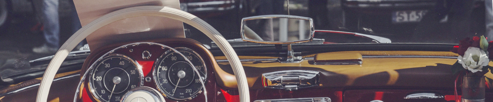 inuti en entusiastbil ratt och instrumentbräda