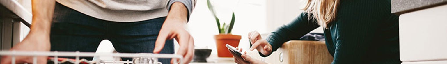 man plockar ur diskmaskinen